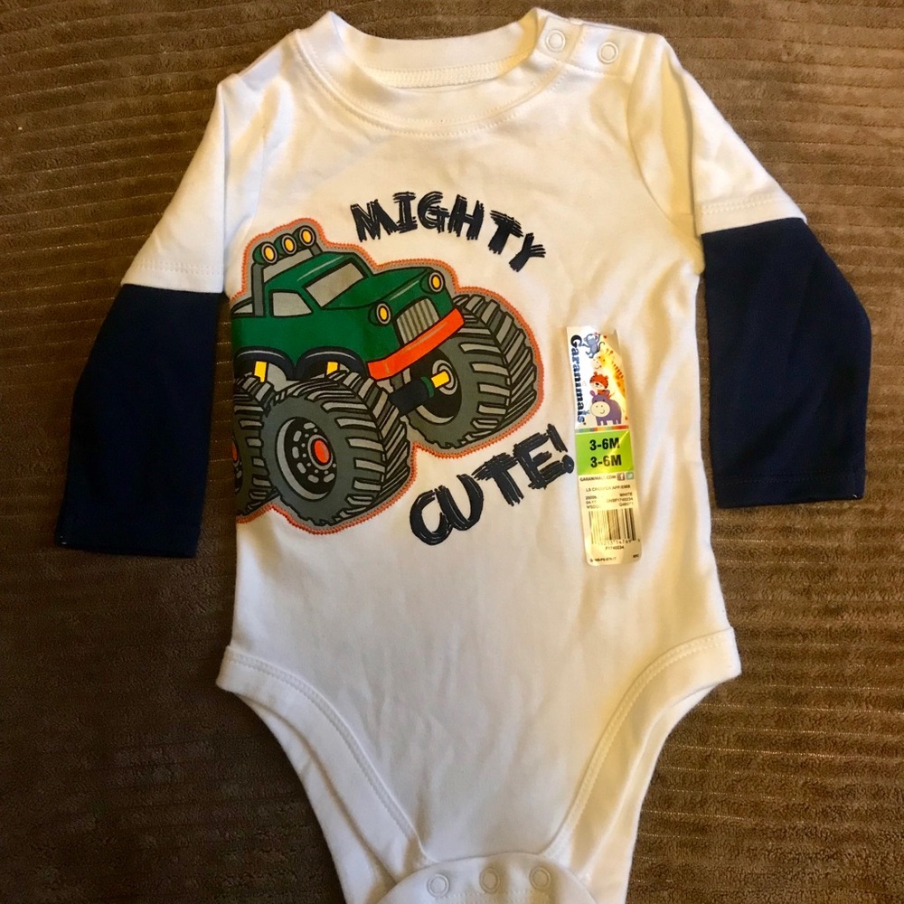 NWT - 13p NB, 0-3, 3-6mo onesies with burp clothes